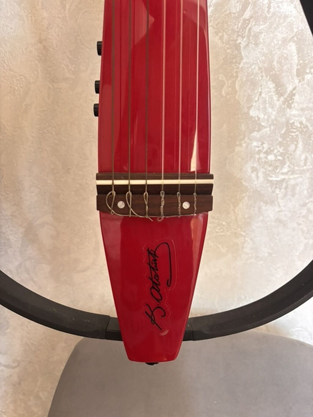 Elektron səssiz klassik gitar (frame body dizaynlı) 1000 azn e alinib — Mallar, Bakı (3)