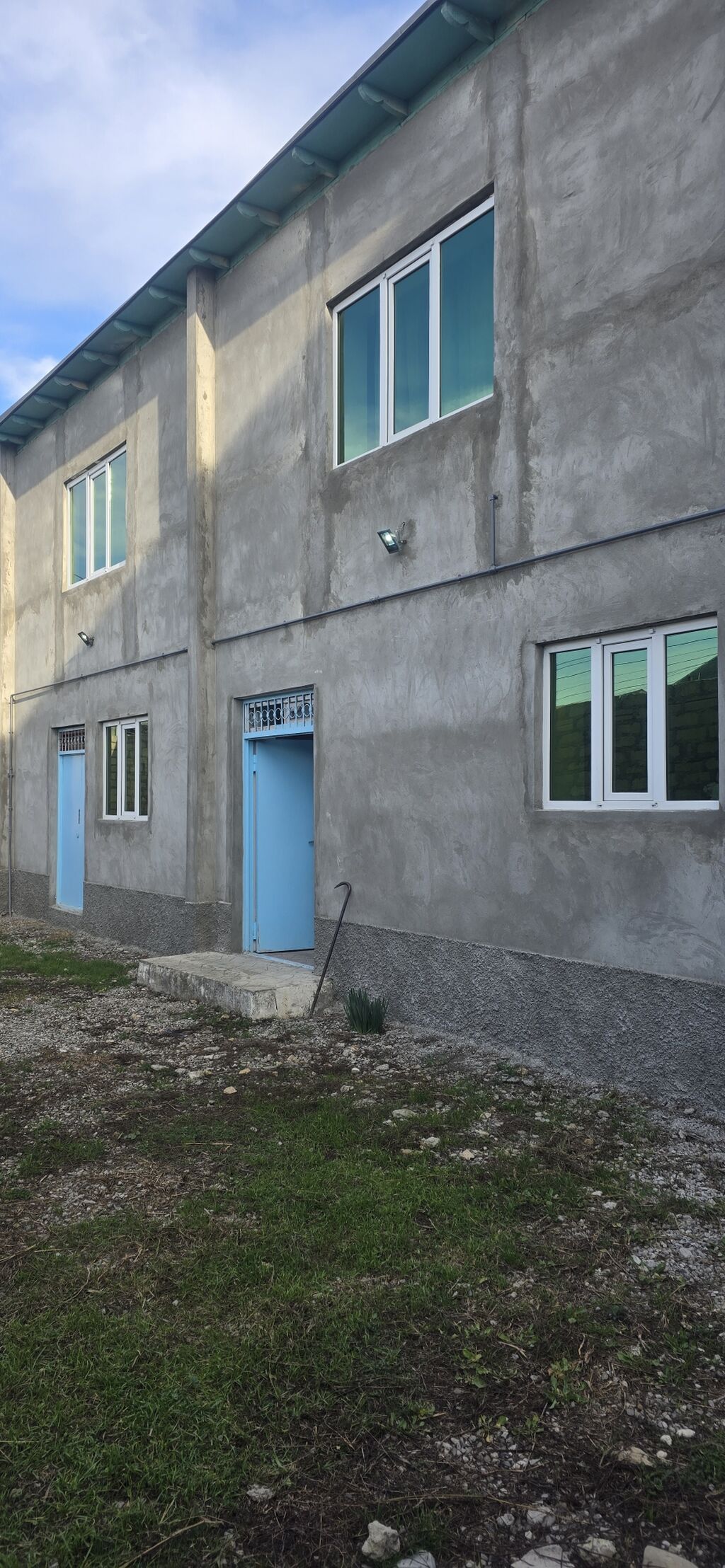 2mertebe 6sot çixariš qupça paket Avtovagʻzal yaxinliqinda — Daşınmaz əmlak, Göyçay