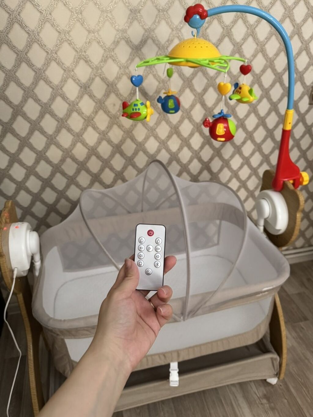 Uşaq beşiyi və asılqan oyunçaq dəsti - Yan tərəfləri ağ nəfəsalan — Mebel, Bakı (5)