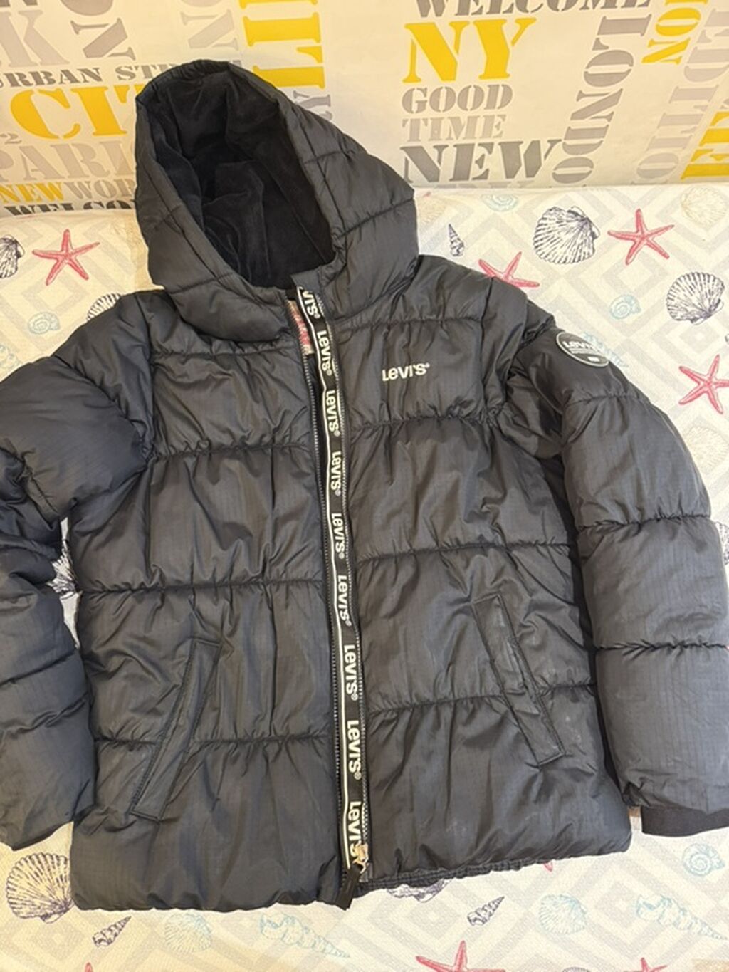 Levi’s qara rəngli qışlıq puffer gödəkçə - Model: kapüşonlu, ön — Kurtkalar, Bakı (2)
