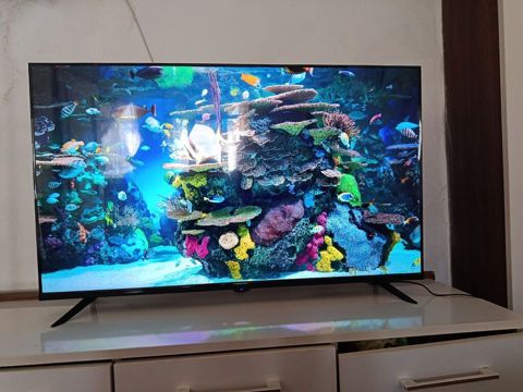 Bir həftədir ki alınıb. Ekranda plyonka var. Karobkası və pultu var — Bakı