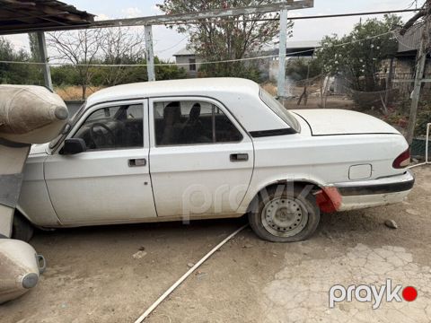 QAZ 3110 Volga: 2.4 l Sedan