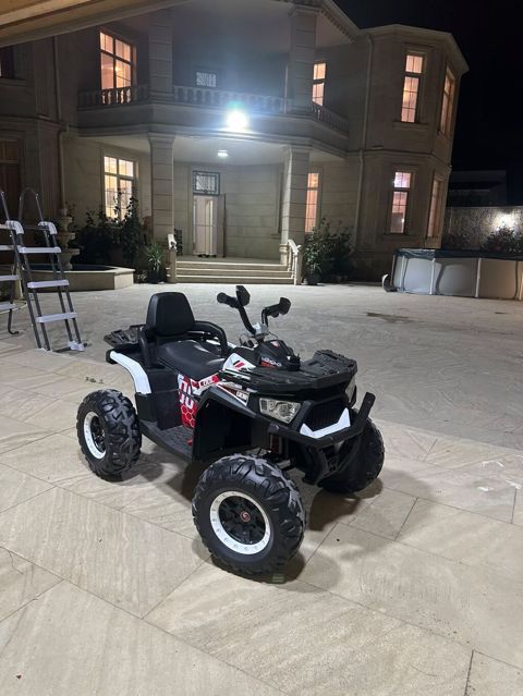 Uşaq maşını tam işlək 300azn ünvan Novxanı baglari(Lx)