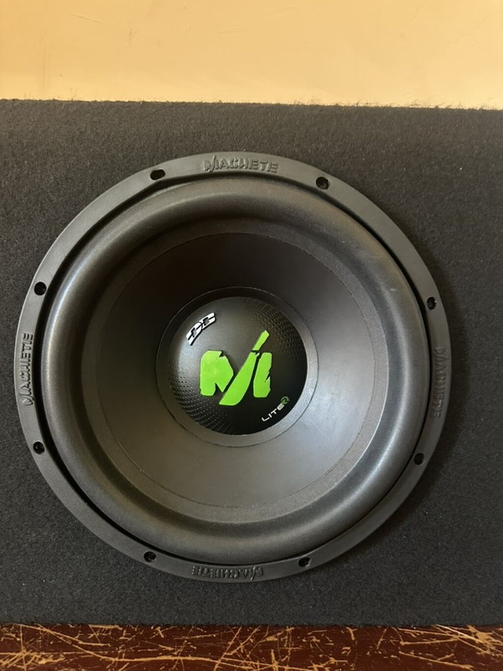 Avto subwoofer sistemi - Subwoofer: Machète Lite (Machete Lite) — Elektronika, Sumqayıt