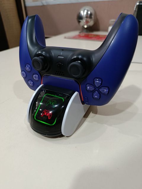 PS5 DualSense üçün ikiqat şarj stansiyası + DualSense gamepad Məhsul — Bakı