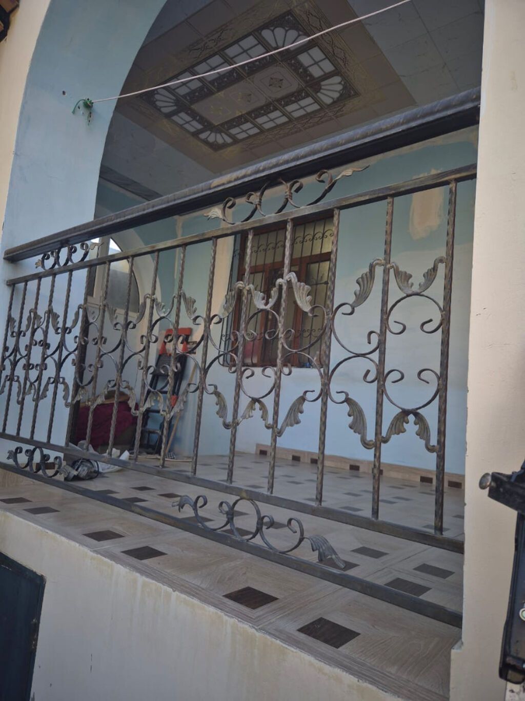 Balkon məhəccəri, Dəmir, Ünvandan götürmə — Mallar, Sumqayıt (2)