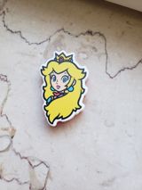 Super Mario dünyasından ilhamlanan Princess Peach temalı stiker/magnet — Cars