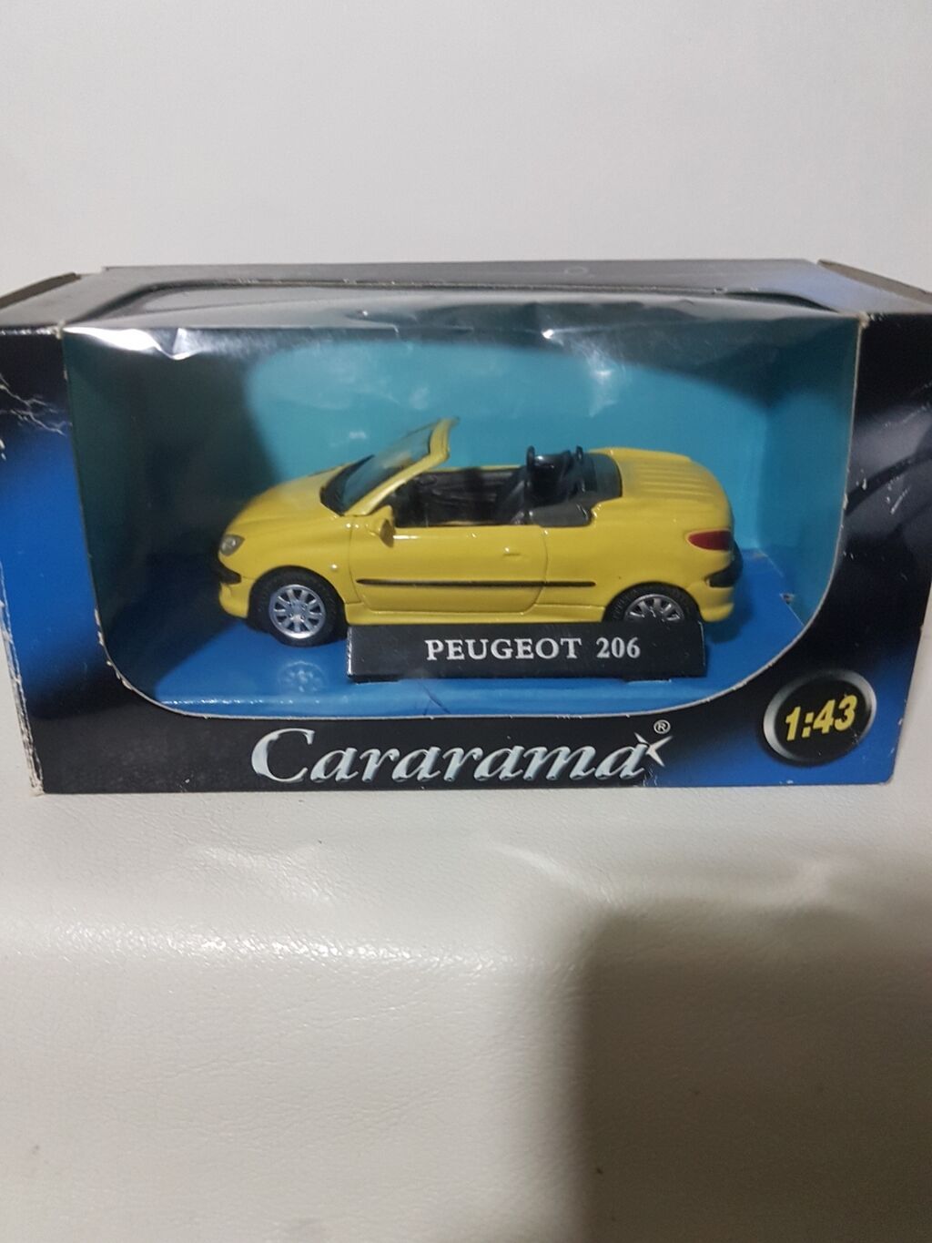 Kolleksiya üçün 1:43 miqyaslı die-cast model avtomobillər. Şəkillərdə — Mallar, Bakı (9)