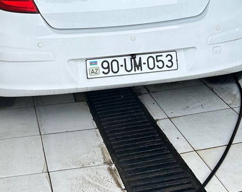 Avtomobil qeydiyyat nişanı - 90-UM-053 — Bakı