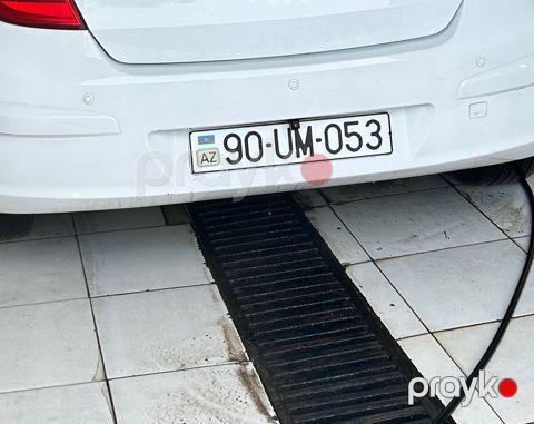 Avtomobil qeydiyyat nişanı - 90-UM-053 — Bakı