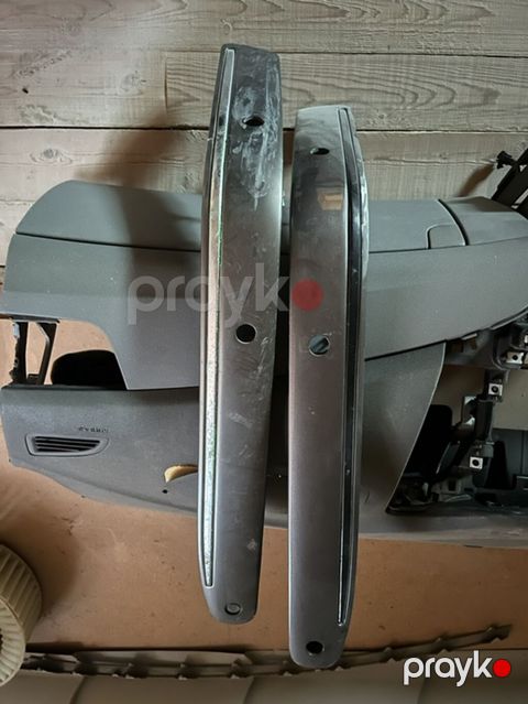 Məhsul: Avtomobil üçün arxa parktronik sensorları üçün yerləri olan