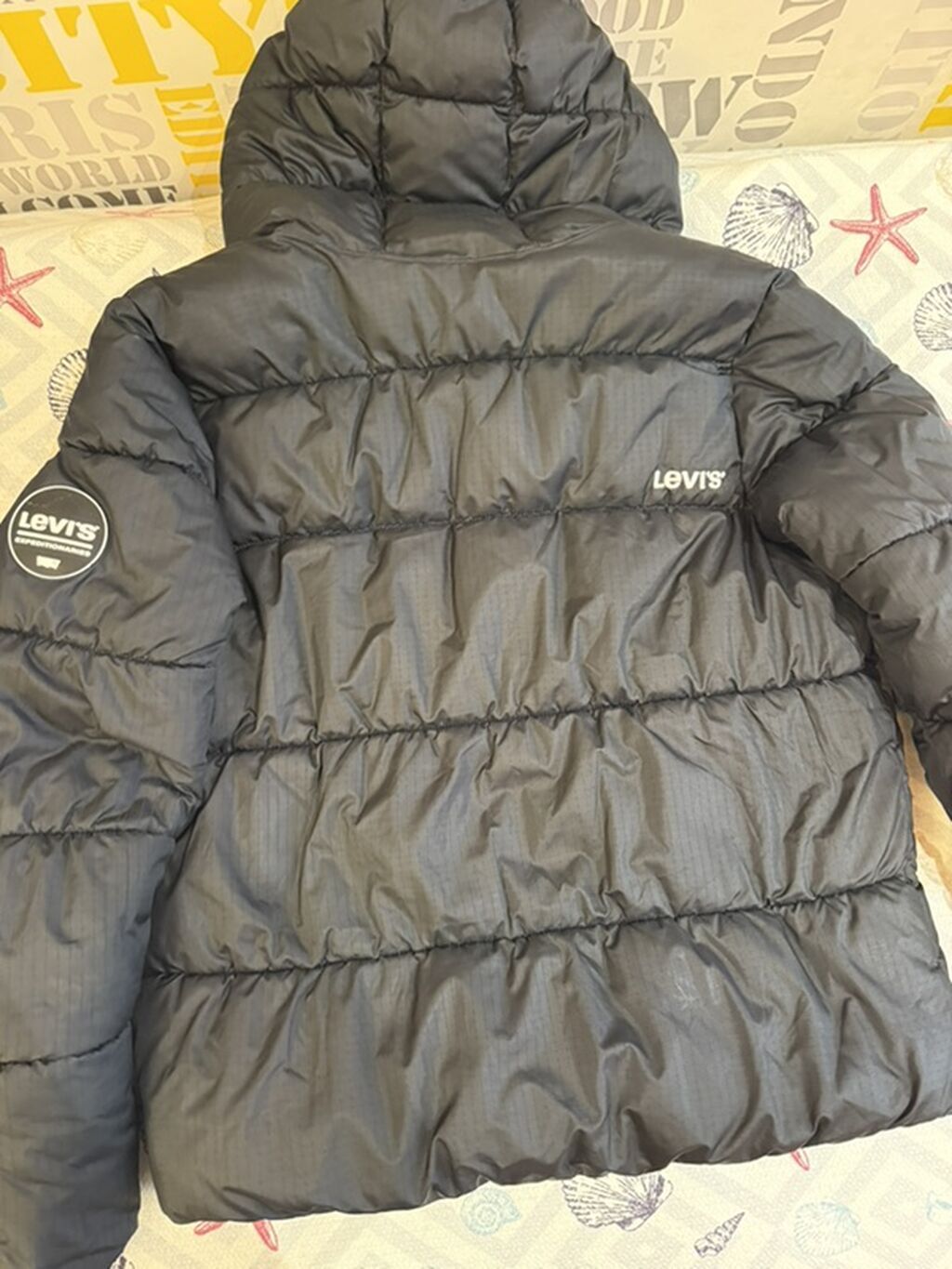 Levi’s qara rəngli qışlıq puffer gödəkçə - Model: kapüşonlu, ön — Kurtkalar, Bakı (9)