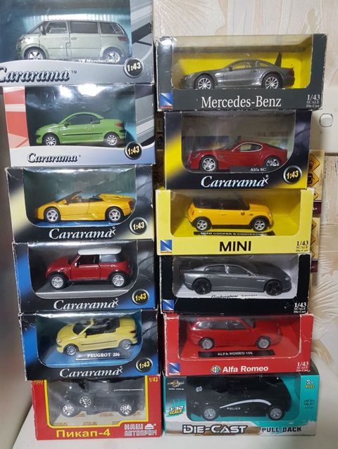 Kolleksiya üçün 1:43 miqyaslı die-cast model avtomobillər. Şəkillərdə — Bakı