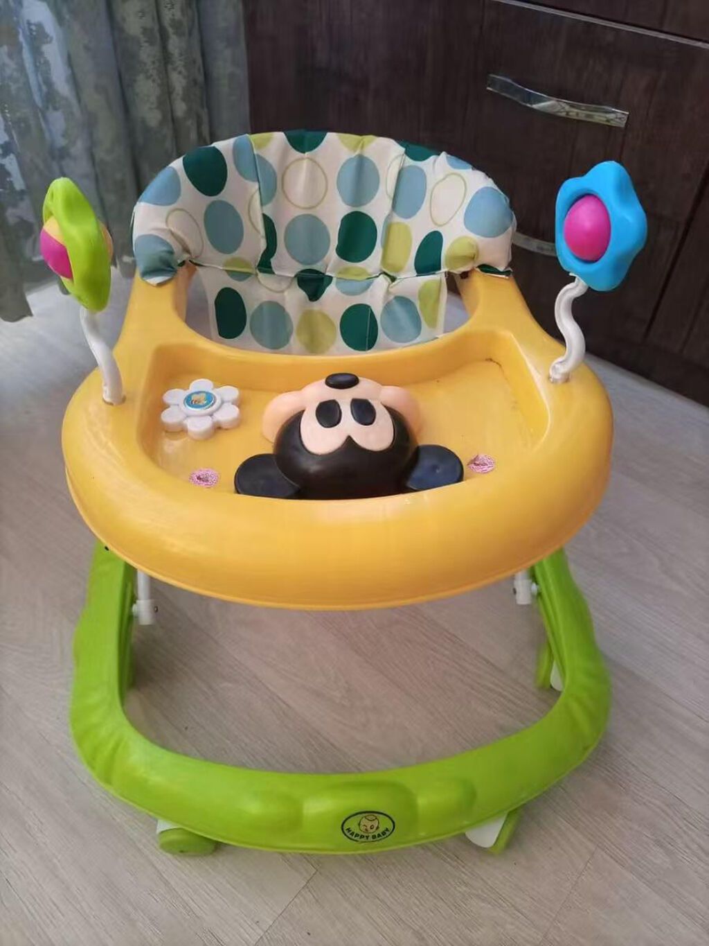 Uşaq Yüyürcəyi (Baby Walker) - Rənglər: sarı stol, yaşıl baza — Mallar, Sumqayıt (3)