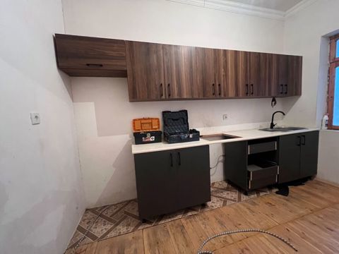 Mətbəx mebeli satılır 350₼. Ölçü 3.80. Üzərində moyka verilir.Ünvann — Bakı