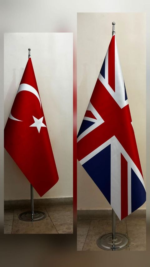 Dövlət bayraqları üçün mərasim Bayraqlar her biri 50azn Şəkildə — Digah
