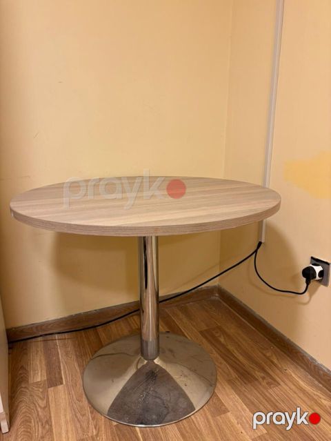 Dəyirmi, metal ayaqlı keyfiyyətli masa Diametr: 90 sm Hündürlük