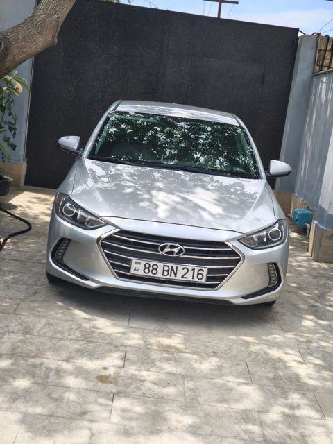 Sürücü xidməti Hyundai Elantra, 2016 il — Bakı