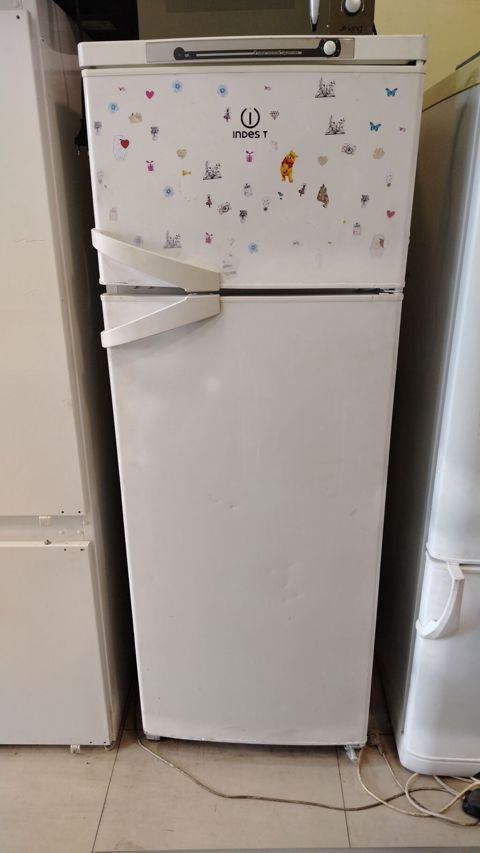Indesit iki qapılı soyuducu - Üst hissədə dondurucu bölmə, aşağıda — Bakı