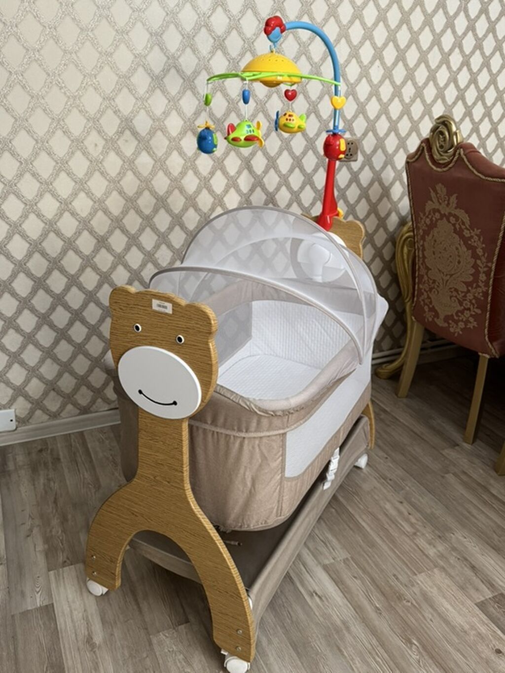 Uşaq beşiyi və asılqan oyunçaq dəsti - Yan tərəfləri ağ nəfəsalan — Mebel, Bakı (3)