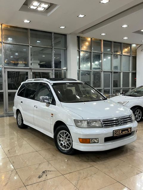 Mitsubishi Chariot: 0.1 l 2007 il 300000 km Van/Minivan