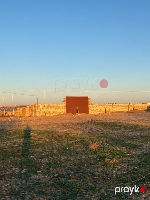 8500 sot torpaq sahəsi, Ləhic bağları