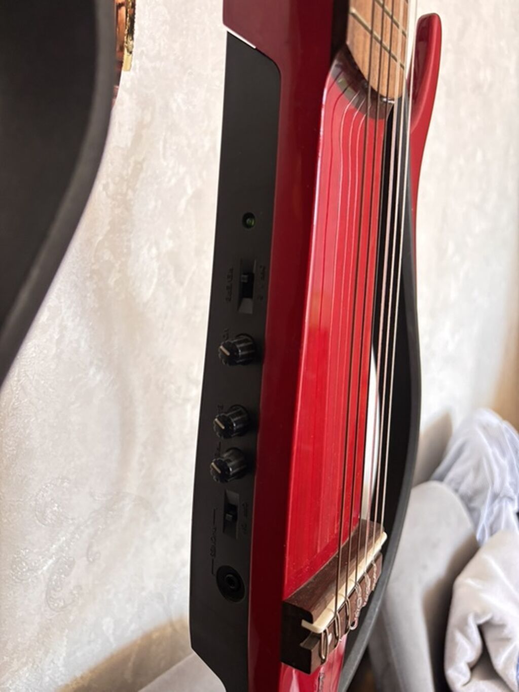 Elektron səssiz klassik gitar (frame body dizaynlı) 1000 azn e alinib — Mallar, Bakı (2)