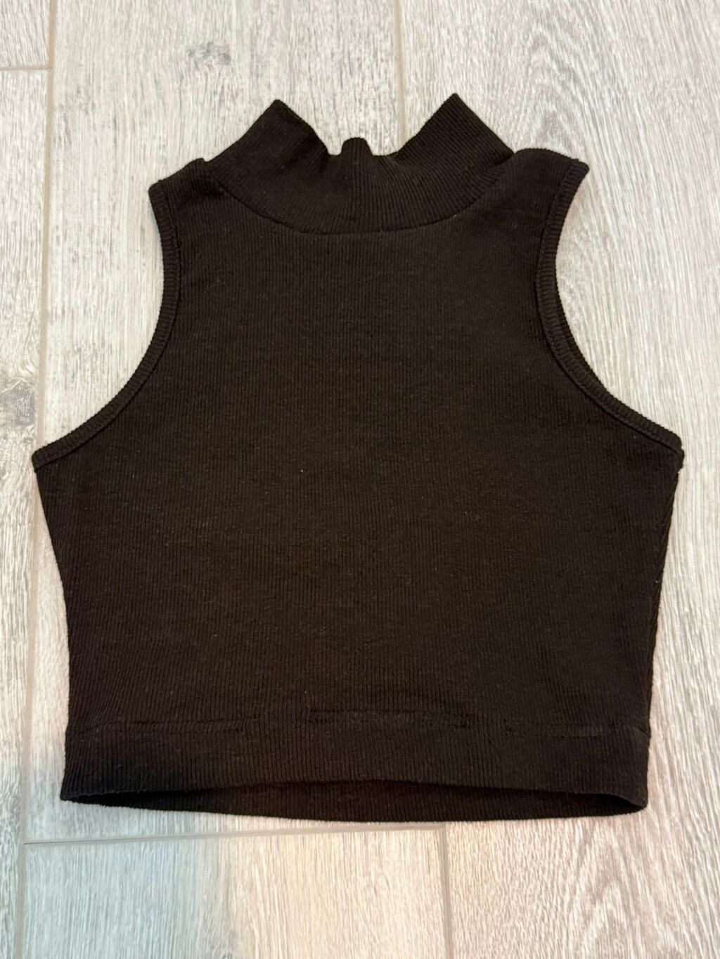 Qadınlar üçün qolsuz qehveyi crop top - Rəng: qehveyi - Model — Şəxsi əşyalar, Bakı