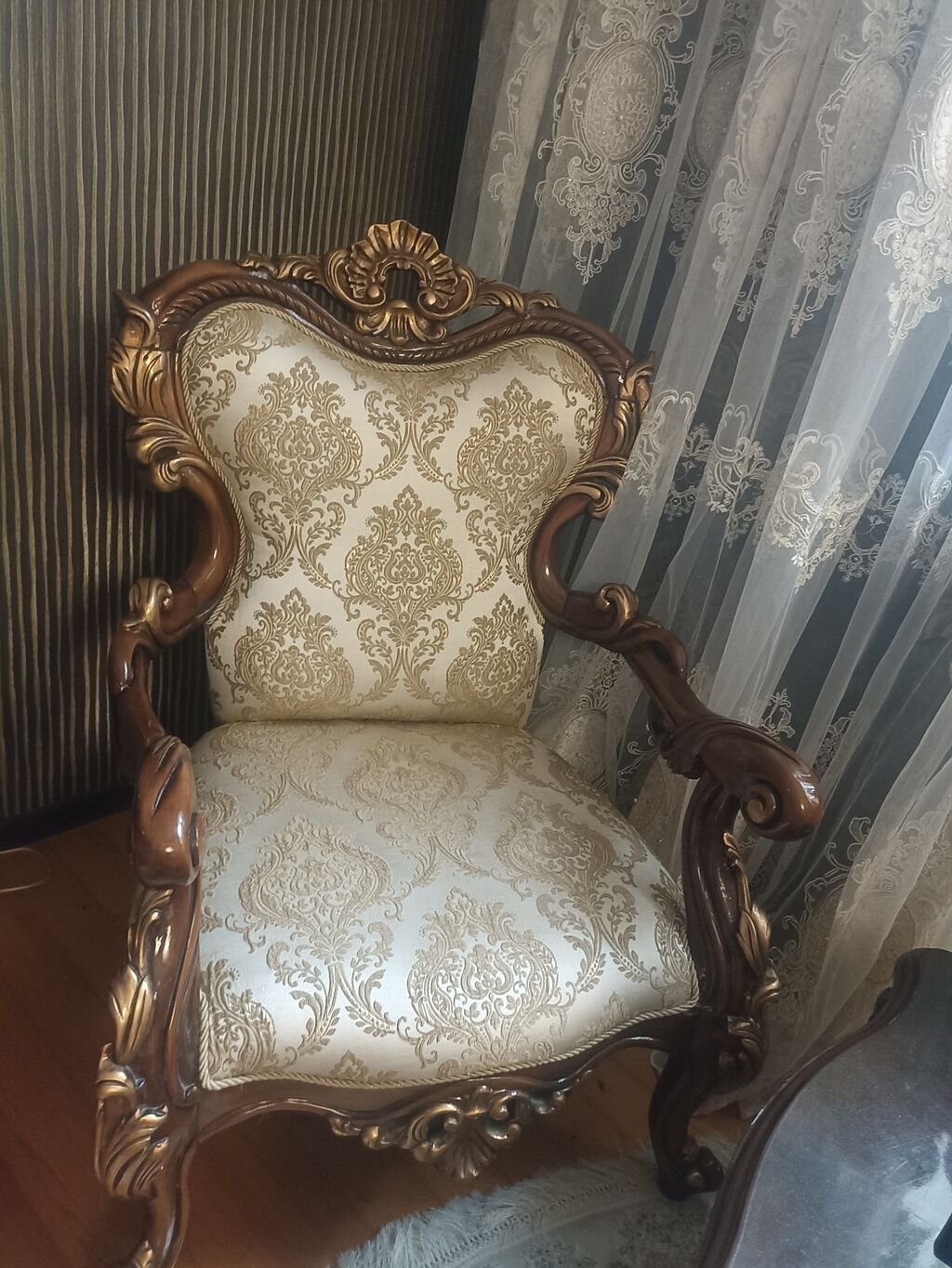 Barokko üslubunda dəst mebel Tərkib: - 1 ədəd üçnəfərlik divan - 1 — Mebel, Bakı (2)