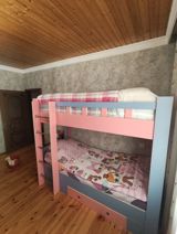 Uşaq üçün iki mərtəbəli çarpayı - Rəng: çəhrayı və boz-göy — Mebel