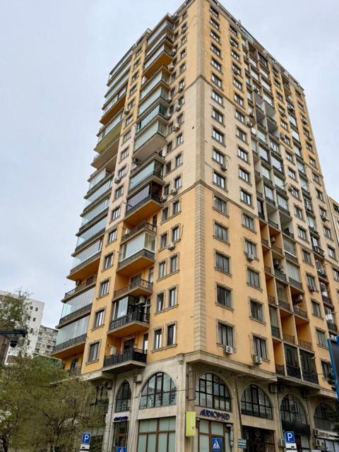4-otaqlı yeni tikili, Həsən Əliyev küç., 190 m² — Bakı