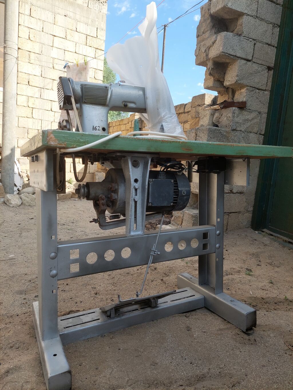 Tikis masini və averlok birge cəm 110 azn — Elektronika, Saray (3)