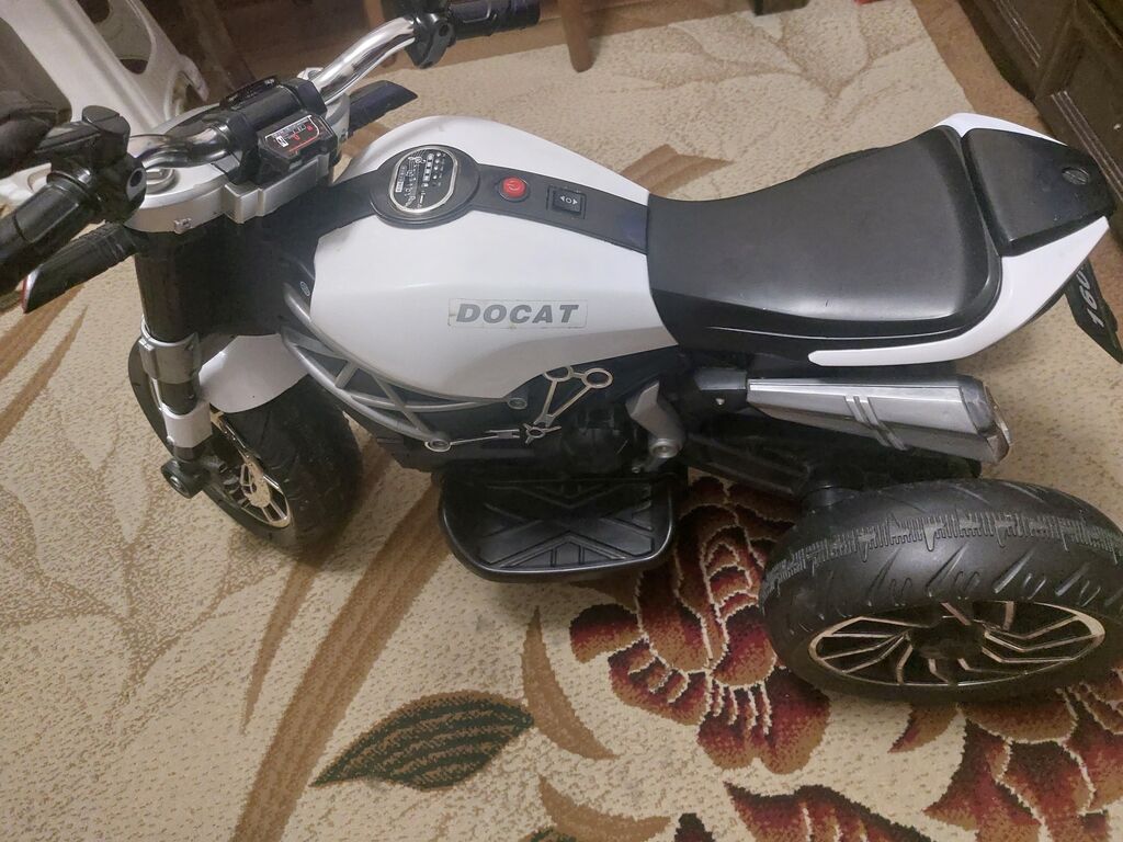Uşaq elektrikli üçtəkərli motosiklet - Rəng: ağ-qara - Korpus: sport — Mallar, Bakı (3)
