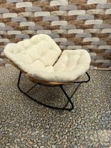 Rattan İkili yelləncək kreslo – yumşaq krem rəngli yastıqla, bag evi — Мебель