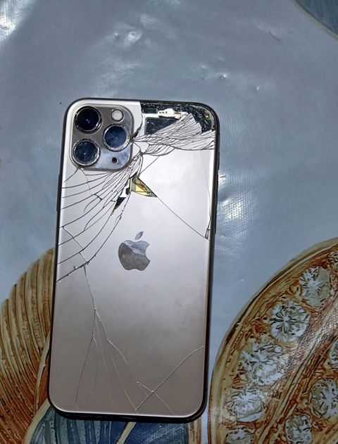 IPhone 11 Pro, 64 GB, Qızılı, Qırıq — Masallı