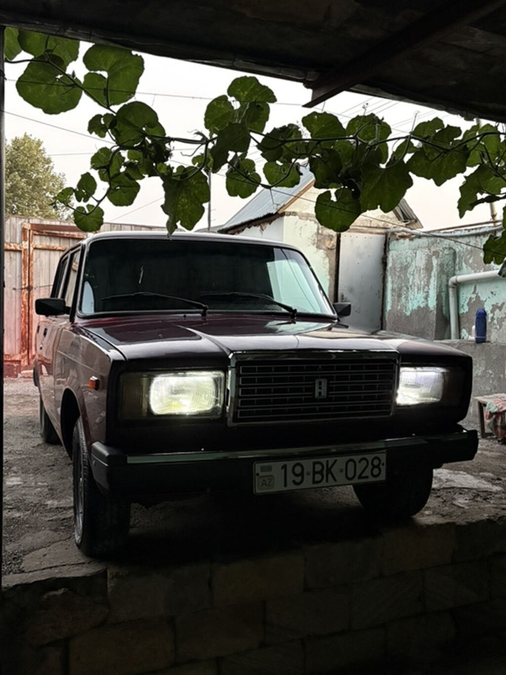 VAZ 2107 sedan - Kuzov: 4 qapılı sedan, tünd qırmızı/bordo rəng — Avto, Horadiz