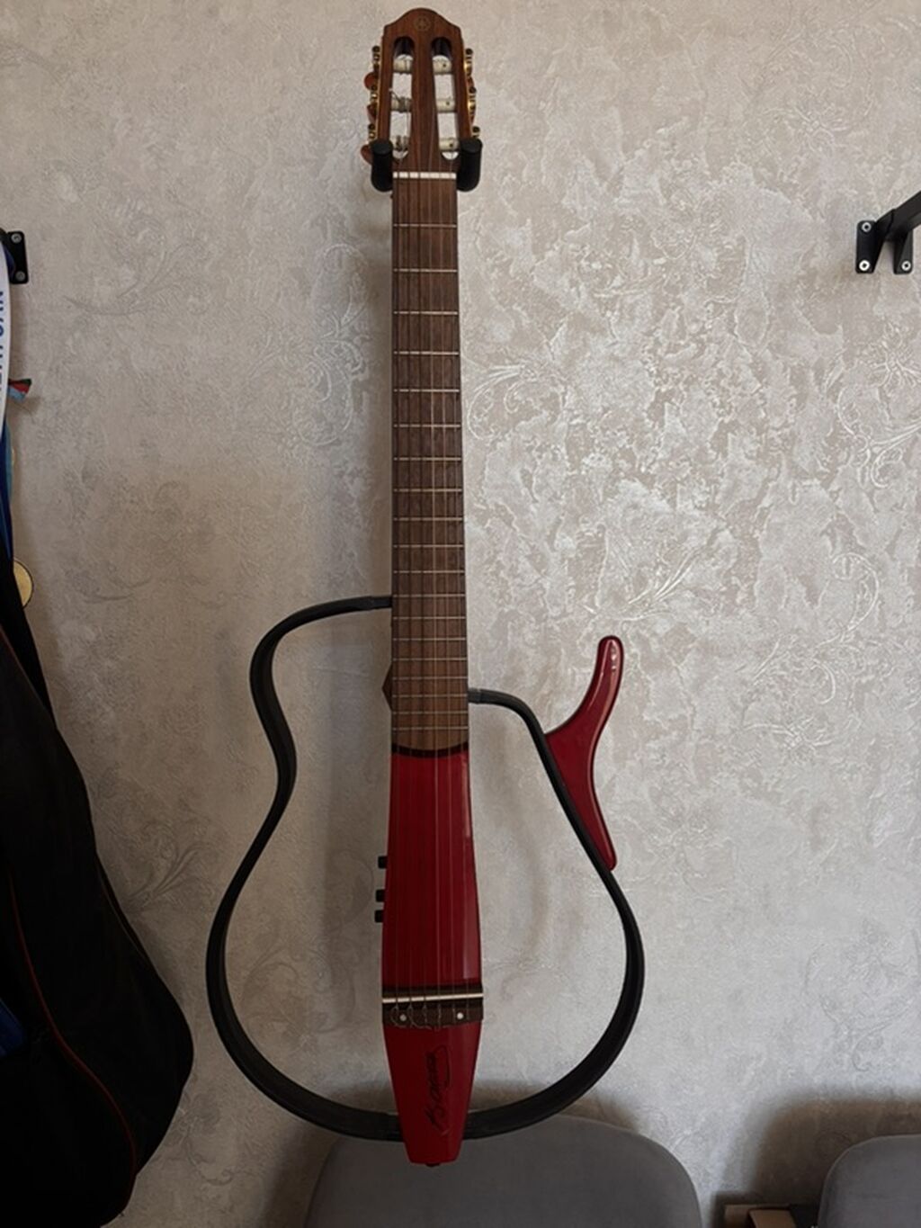 Elektron səssiz klassik gitar (frame body dizaynlı) 1000 azn e alinib — Mallar, Bakı (4)