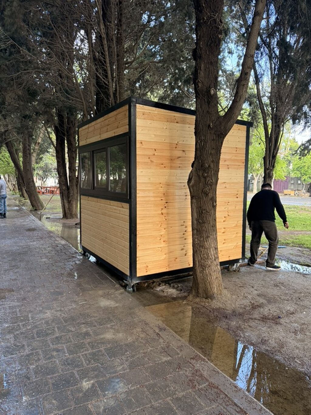Taxta üzlü, portativ modul köşk/konteyner - Tətbiq sahələri: park və — Mallar, Bakı (2)