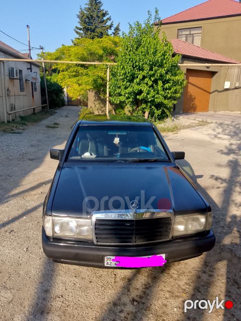 Mercedes-Benz 190 (W201) sedan - Rəng: qara - Kuzov: 4 qapılı sedan