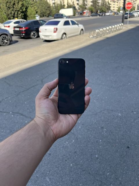 IPhone SE 2020, 64 GB, Qara — Bakı
