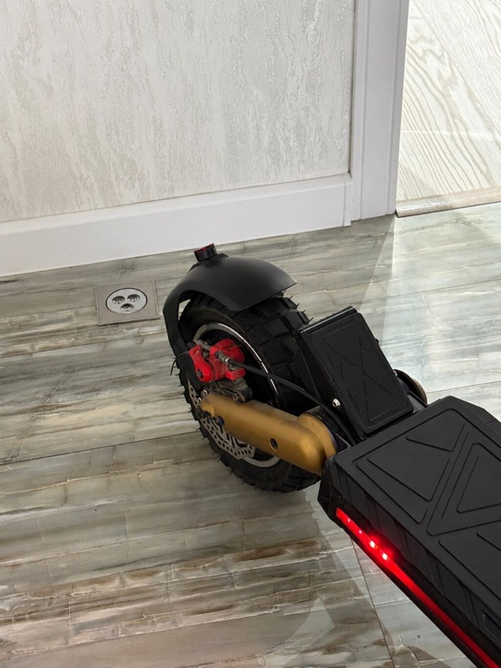 İşlənmiş Elektrik samokat 10", 1000 Vt, 45 km/s, Ünvandan götürmə — Mallar, Bakı (3)