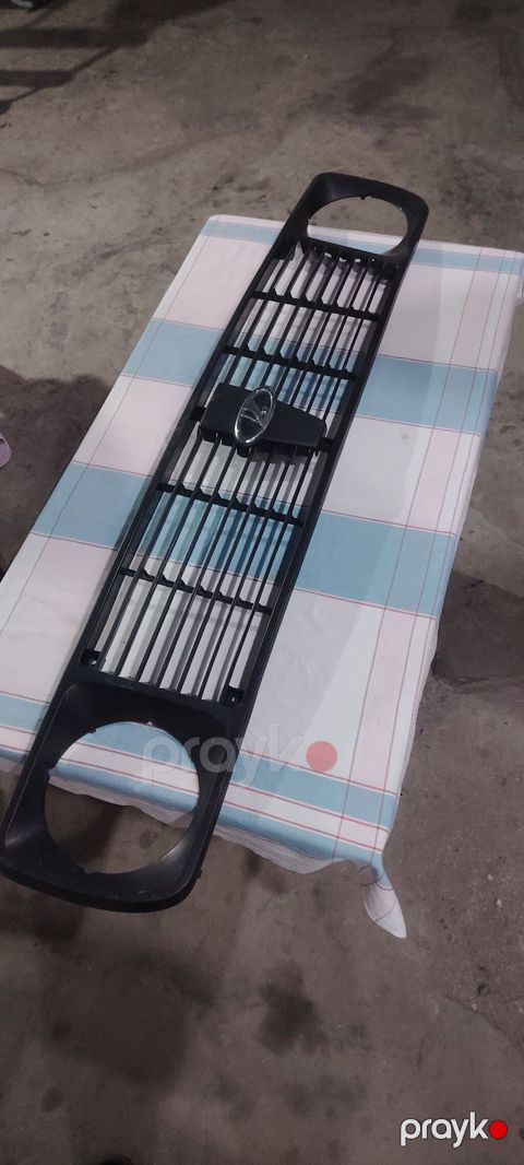 VAZ/Lada Niva üçün ön radiator barmaqlığı (reşotka). Qara rəngli
