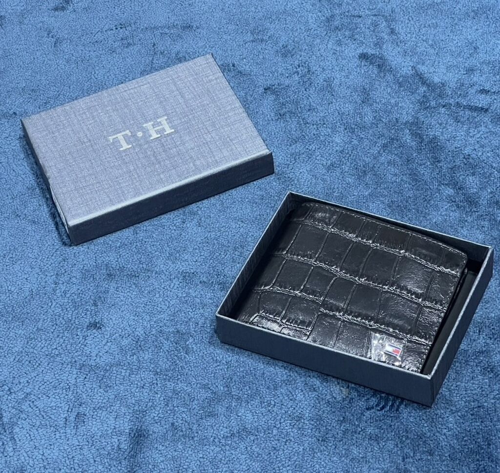 Tommy Hilfiger kişi pul kisəsi – dəri aksesuar Material: təbii — Aksesuarlar, Bakı (3)