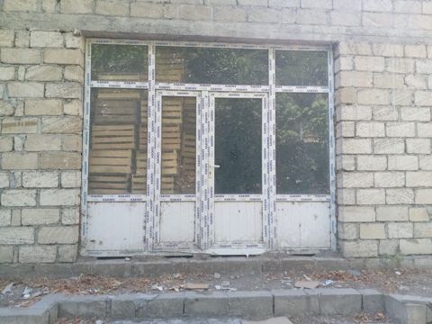 Salam hər vaxtınız xeyir Abyekt satılır 60 Kvadrat metr Remontsuzdur — Yevlax