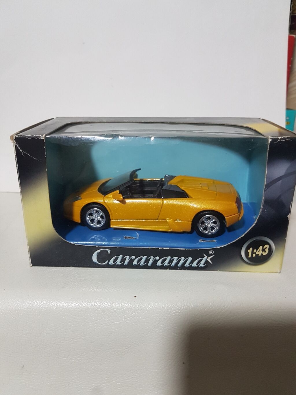 Kolleksiya üçün 1:43 miqyaslı die-cast model avtomobillər. Şəkillərdə — Mallar, Bakı (7)