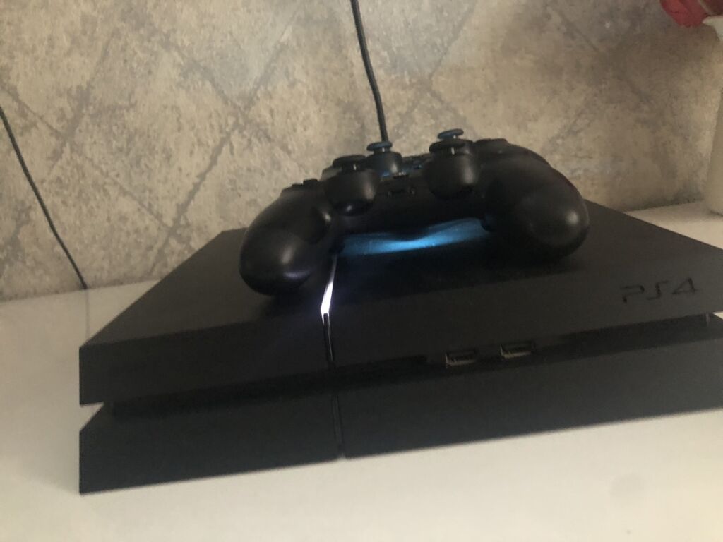 PlayStation 4 (PS4) oyun konsolu - Model: PS4 (orijinal şassi), ön — Elektronika, Gəncə (3)