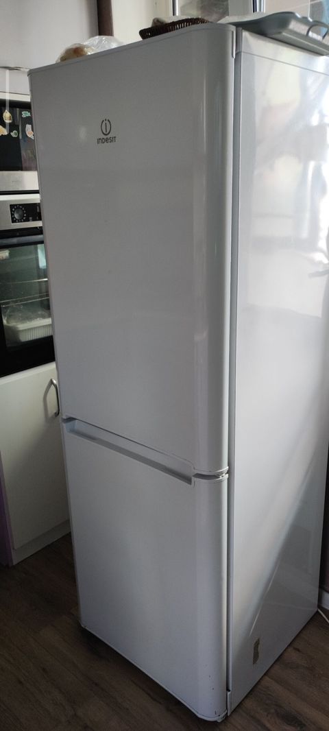 Indesit iki kameralı soyuducu - Rəng: ağ - Üst hissə – soyuducu — Bakı