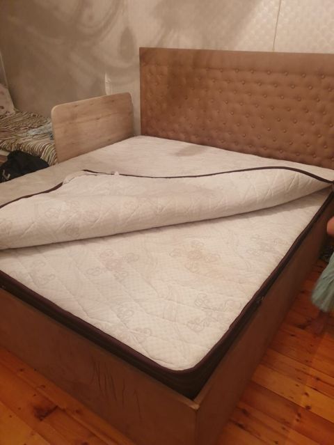 Taxt 250 azn satilir‼ matrasi ortopedikdir matras uzluyude