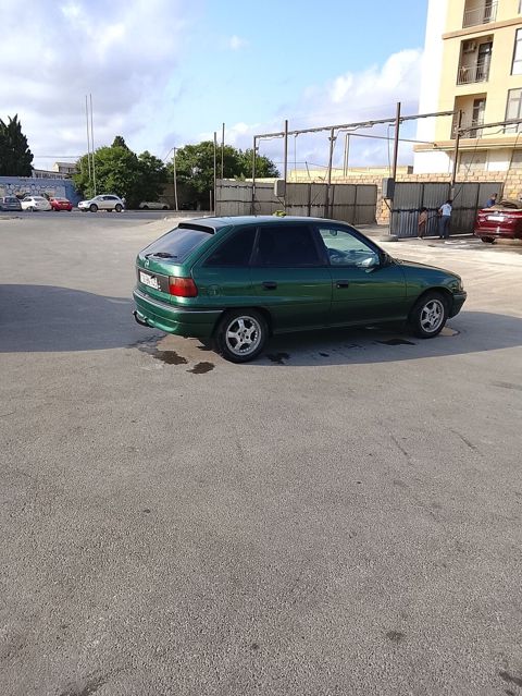 Opel Astra: 1.6 l 1997 il 266000 km Hetçbek — Bakı
