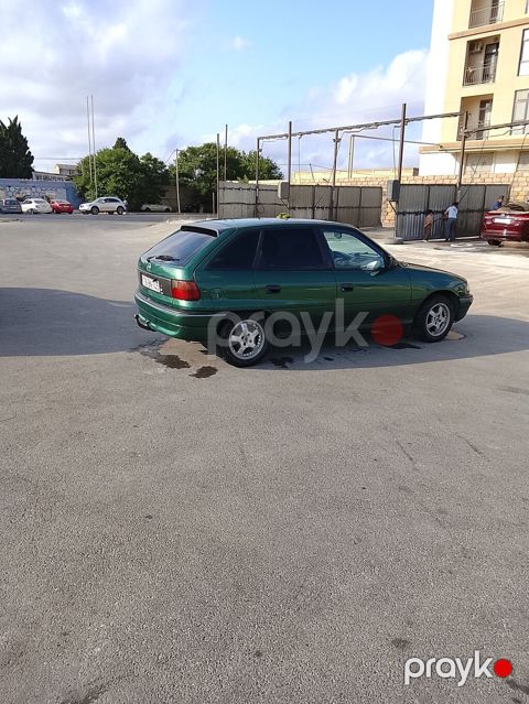 Opel Astra: 1.6 l 1997 il 266000 km Hetçbek